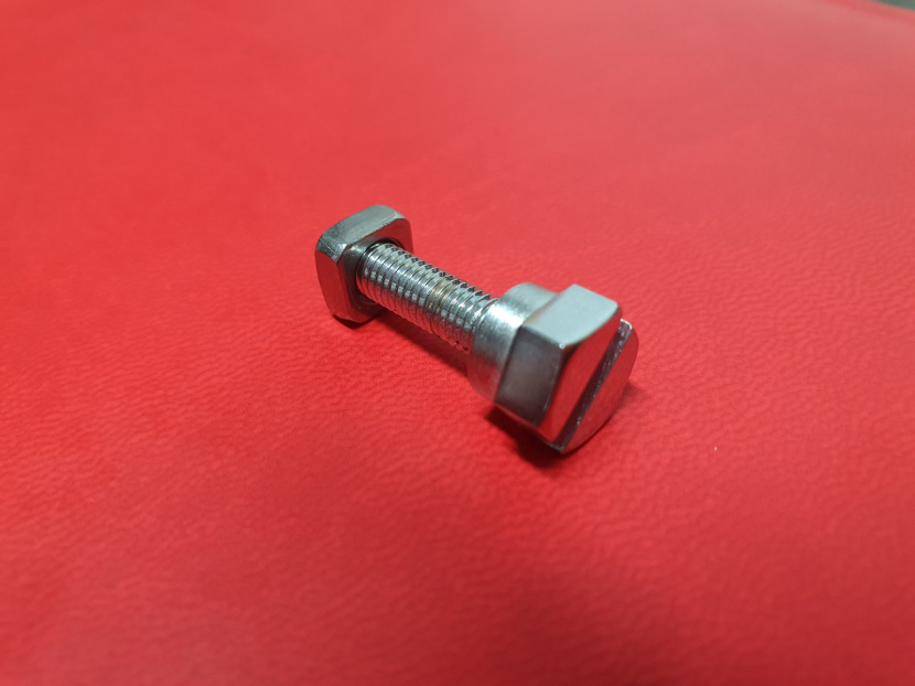 skrutka svorky vzduchového filtra