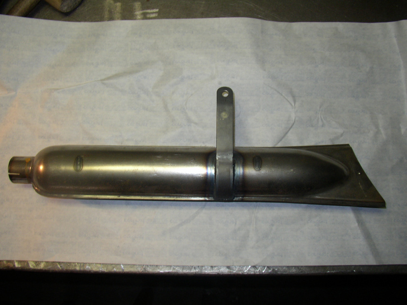 výfuk ČZ 175, 250, 350 - predĺžený držiak, bez povrchovej úpravy