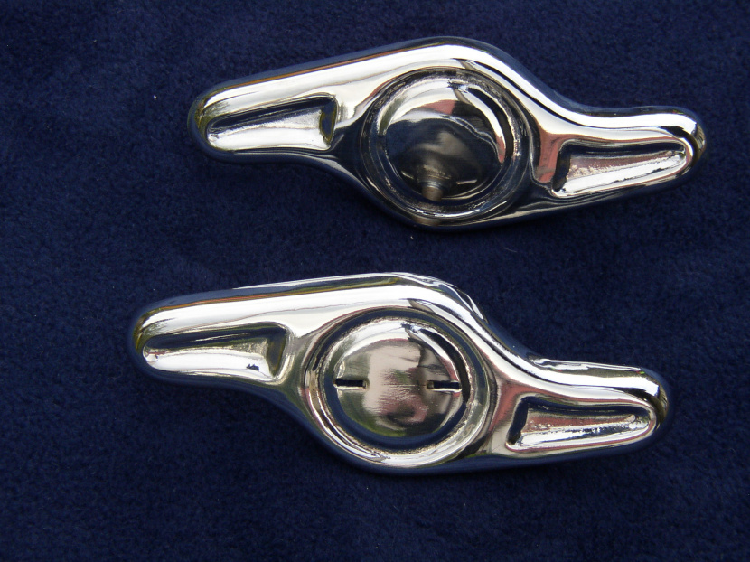 krídlovka (držiak pre smaltovaný znak) ŠKODA FELICIA