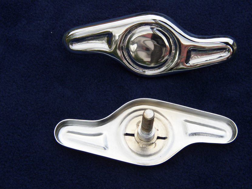 krídlovka (držiak pre smaltovaný znak) ŠKODA FELICIA