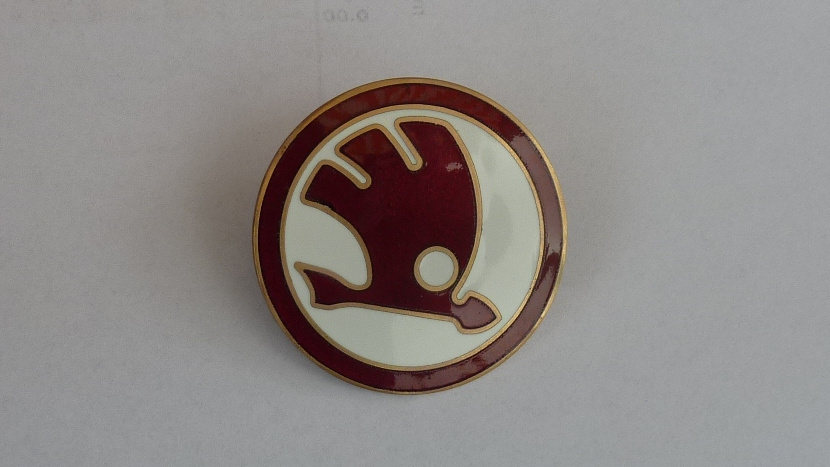 smaltovaný znak ŠKODA FELICIA (okrídlený šíp)